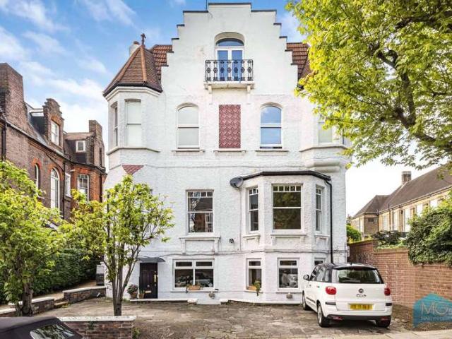 Flat for sale in West Hampstead, Greater London