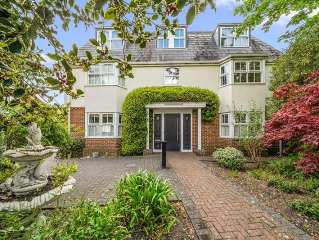 Flat for sale in Row Town, Surrey