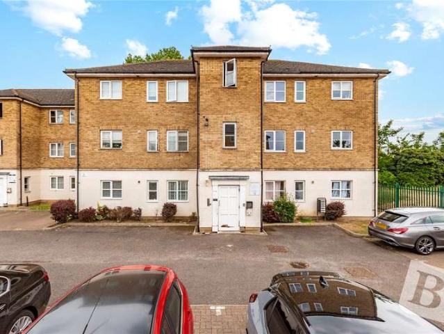 Flat for sale in Dagenham, Dagenham