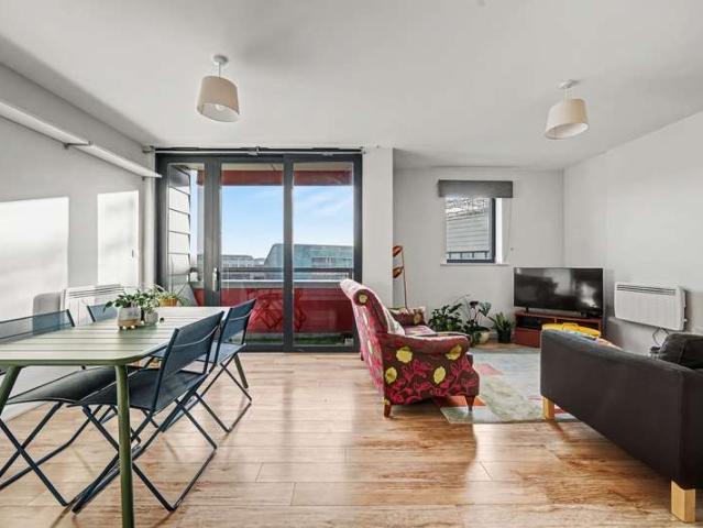 Flat for sale in Finsbury Park, Greater London