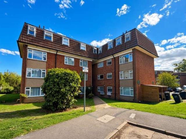 Flat for sale in Cuffley, Welwyn Hatfield