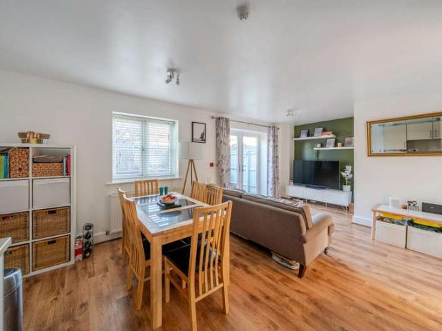 Flat for sale in New Headington, The Slade