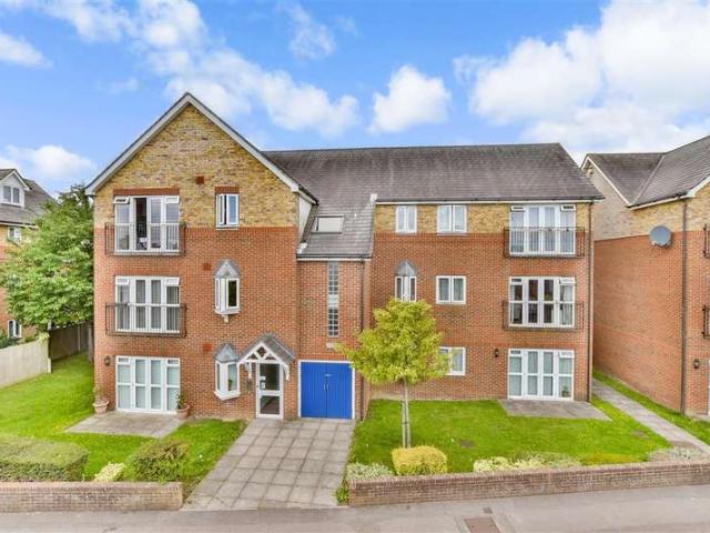 Flat for sale in Red Hill, Surrey