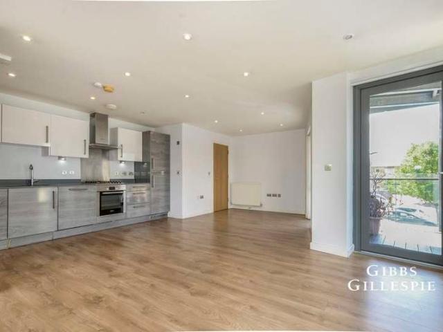 Flat for rent in Pinner, Greater London