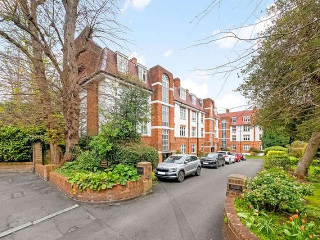 Flat for sale in West Norwood, Greater London