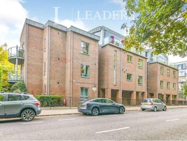 Flat for sale in St Albans, Five Acres