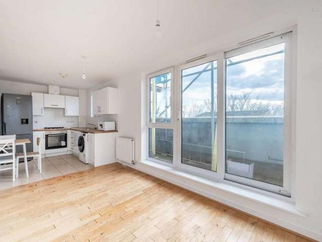 Flat for rent in Edgware, Colindale
