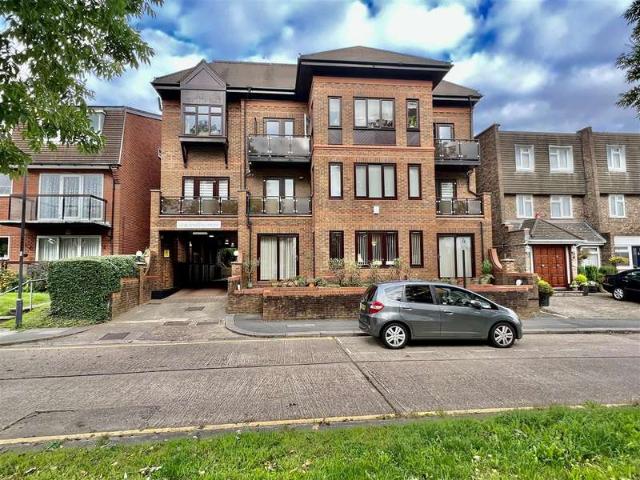 Flat for sale in Little Stanmore, Greater London