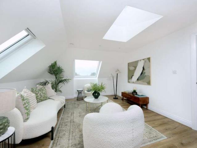 Flat for sale in London Borough of Ealing, Perivale