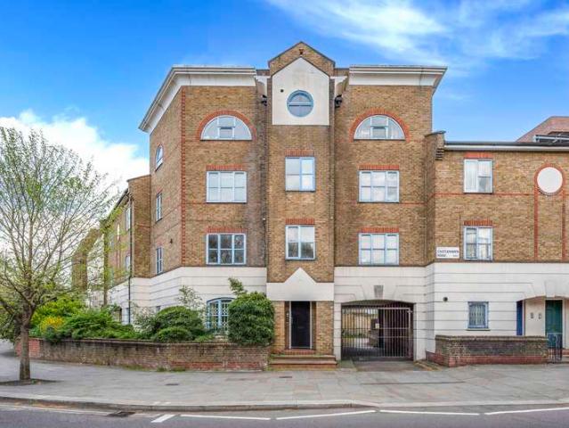 Flat for sale in Chalk Farm, Greater London
