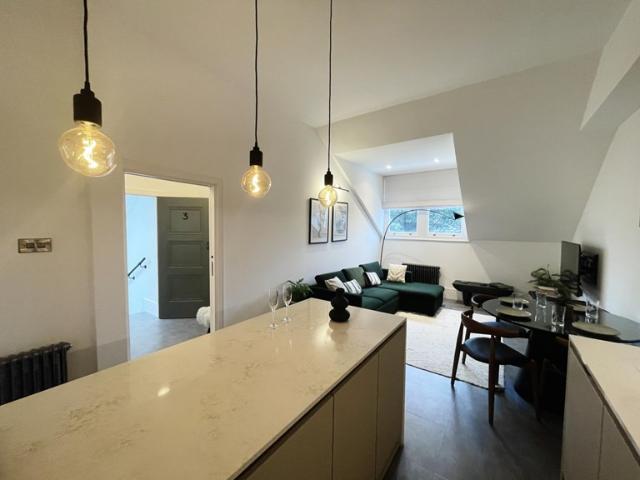 Apartment for rent in Queen's Park, Cat Hill