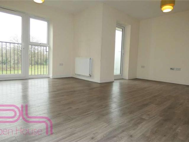 Flat for sale in Hayes, Greater London