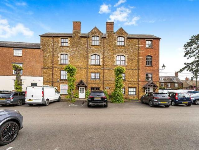 Flat for sale in Evershot, Oxfordshire