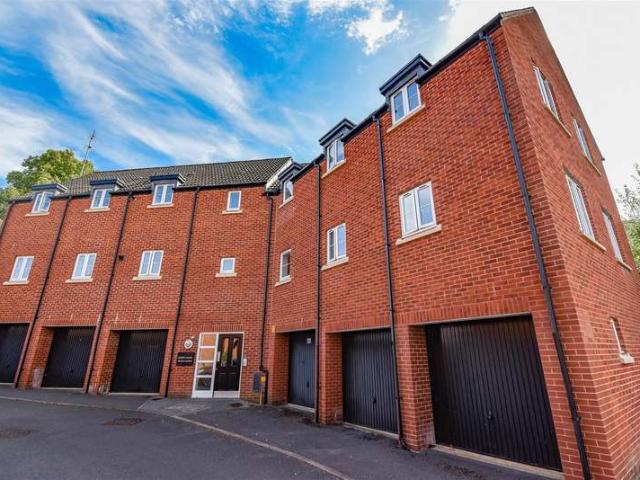 Flat for sale in Dursley, School House
