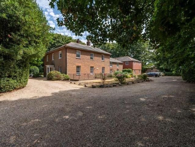 Flat for sale in Butlocks Heath, Helford