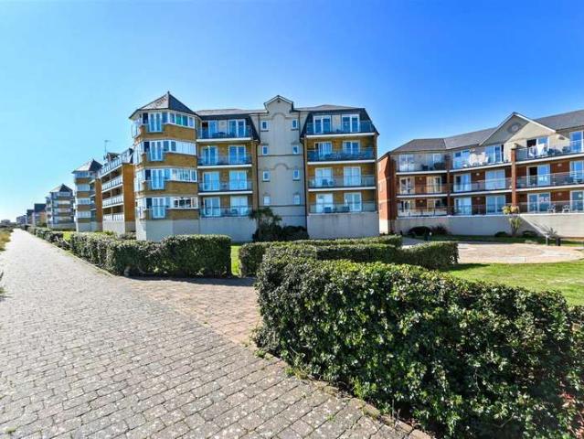 Flat for sale in Chatsworth Strand, Eastbourne