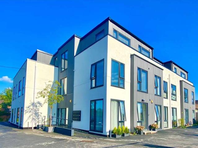 Flat for rent in Worplesdon, Westborough