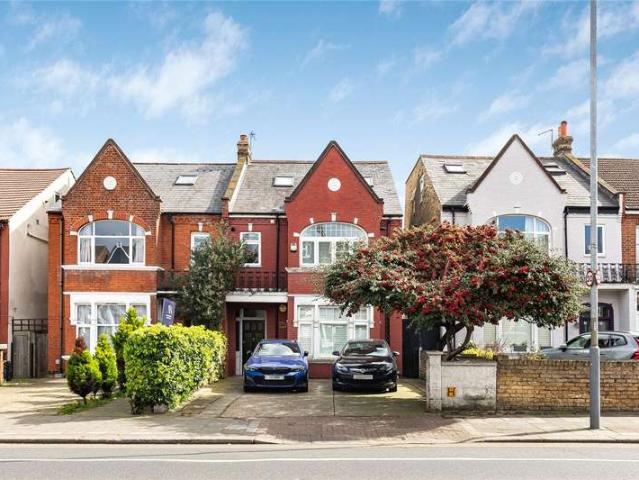 Flat for sale in Furzedown, Greater London