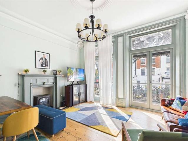 Flat for sale in Tulse Hill, Greater London