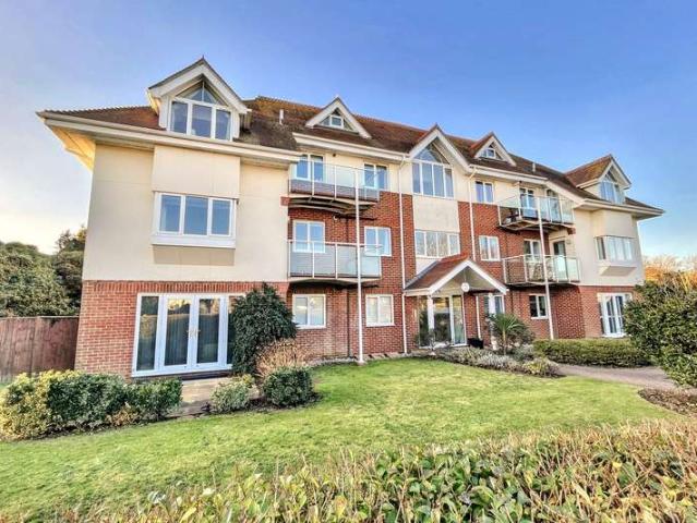 Flat for sale in Southbourne, Bournemouth