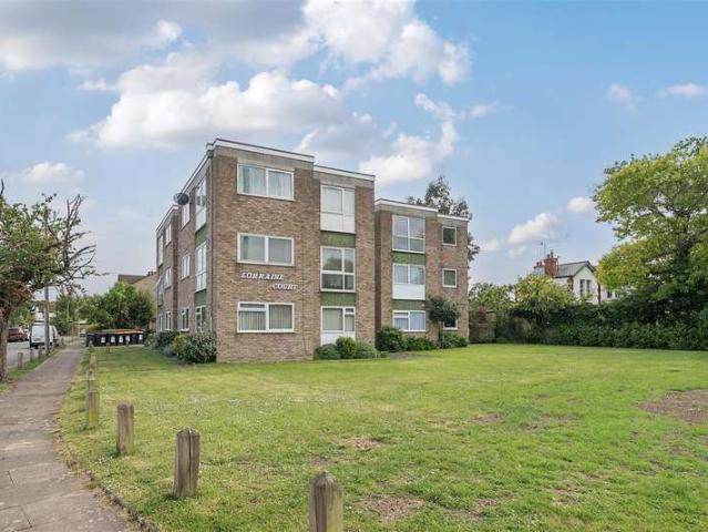 Flat for sale in Newnham, Bedford
