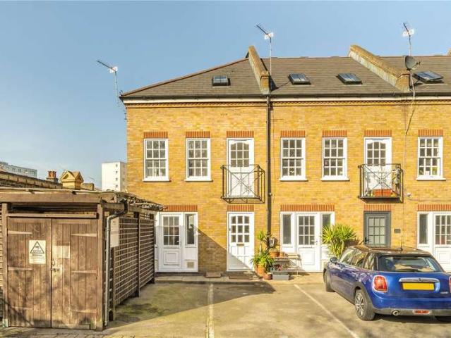 Flat for sale in South Hackney, Greater London
