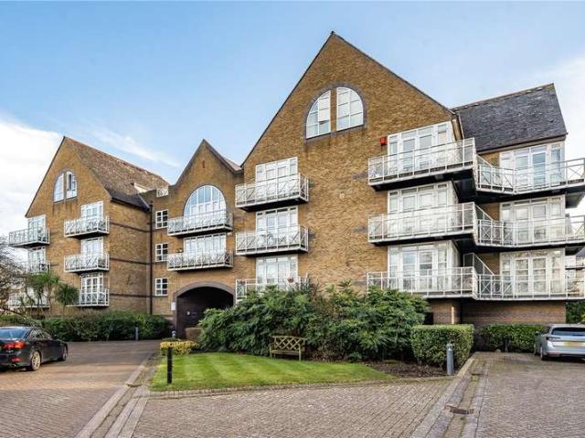 Flat for sale in Rotherhithe, Greater London