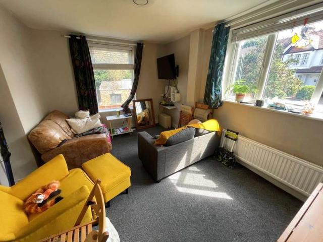 Flat for rent in Finchley, Church End
