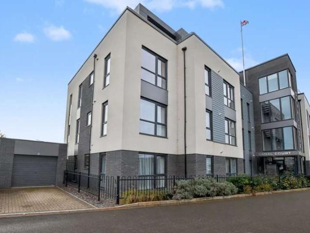 Flat for sale in Firepool, Rumwell