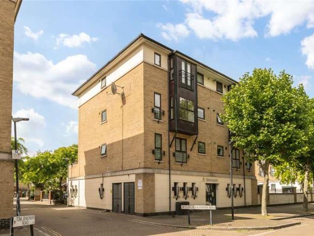 Flat for sale in Silvertown, Greater London