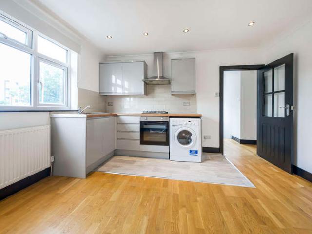 Flat for rent in Cowley, Greater London