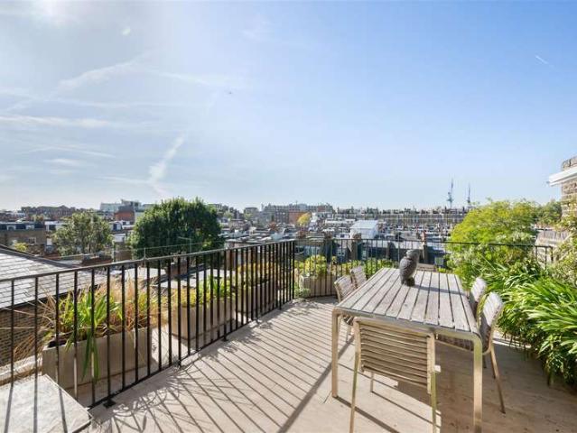 Flat for sale in Chelsea, Greater London