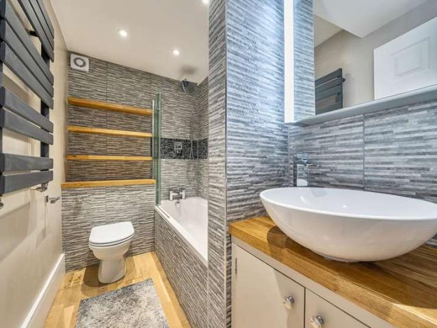 Flat for sale in Southborough, Sandown Park