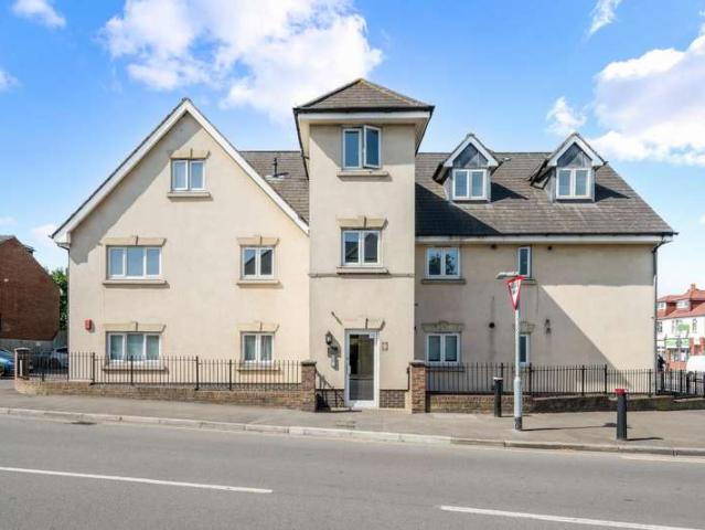 Flat for sale in Ewell, Surrey