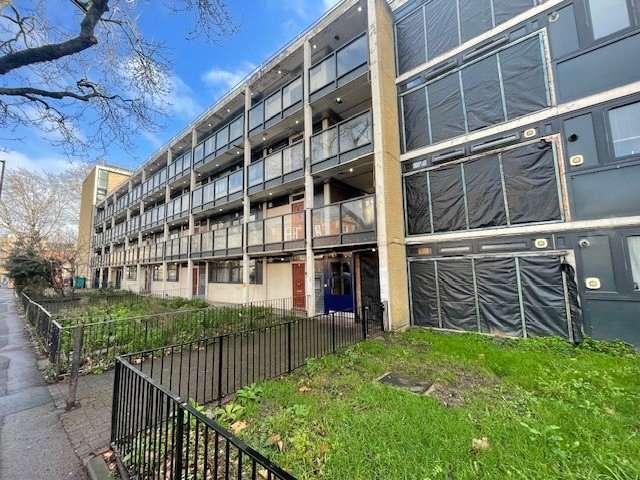 Flat for sale in Rotherhithe, Greater London