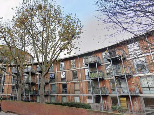 Flat for sale in Stockwell, Greater London