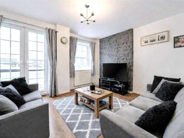 Flat for sale in London Borough of Lambeth, Greater London