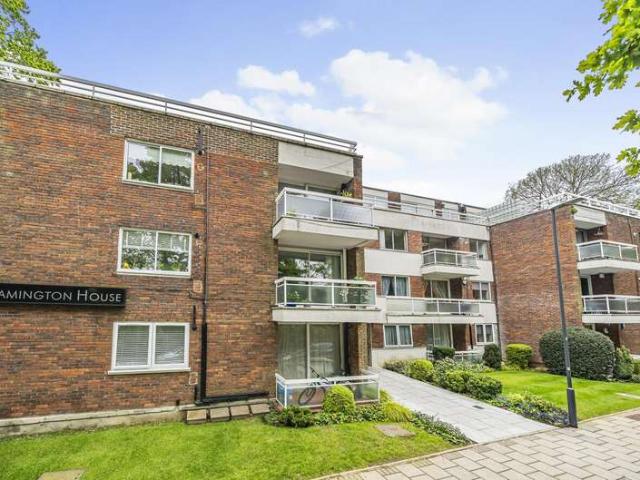 Flat for rent in Edgware, Canons Park