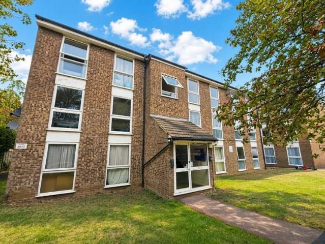 Flat for sale in Five Acres, Hertfordshire