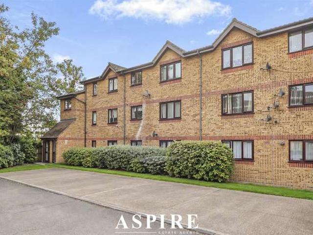 Flat for sale in Goodmayes, Greater London