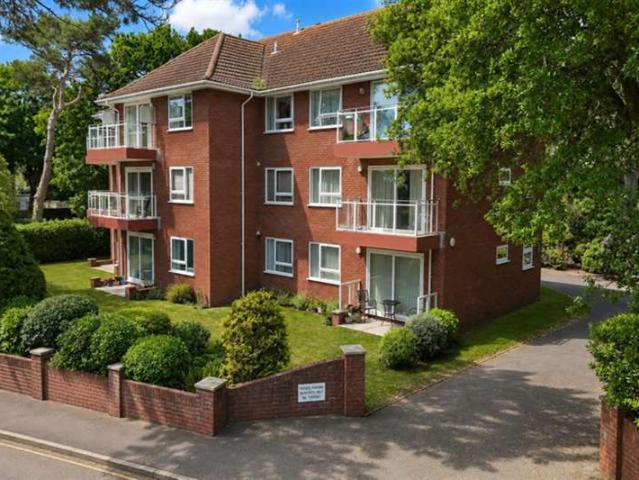 Flat for sale in Wick, Bournemouth