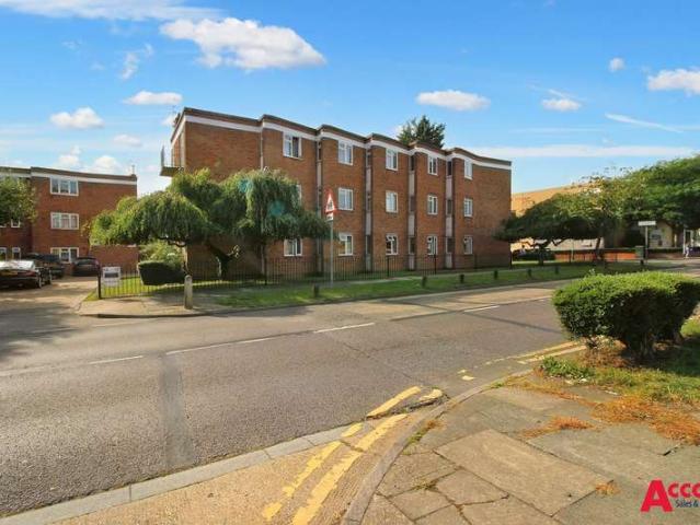 Flat for rent in Cranham, Greater London