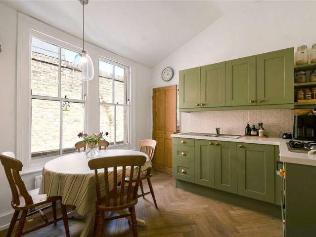 Flat for sale in London Borough of Southwark, Greater London