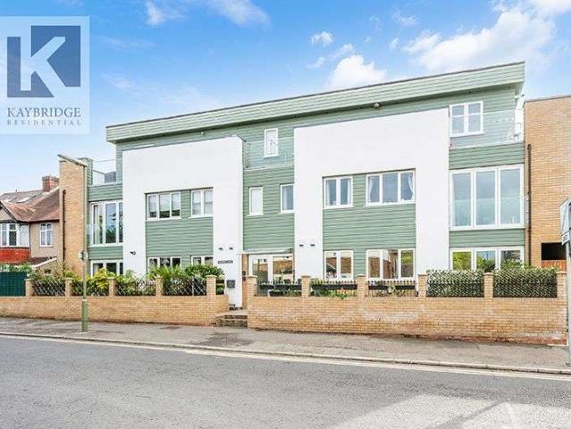 Flat for sale in Ewell, Epsom and Ewell