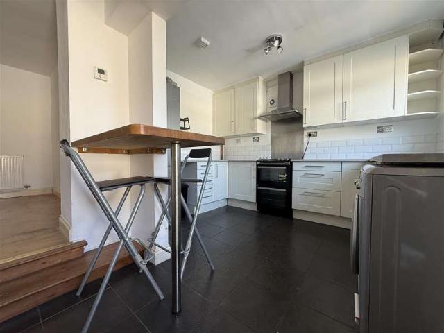 Flat for rent in Fairfield Park, Dulcote