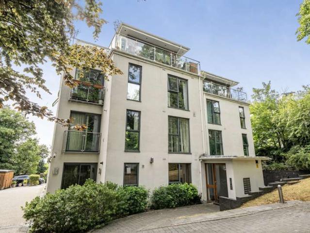 Flat for sale in Upper Sydenham, Greater London