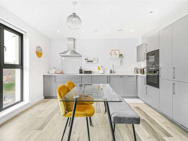 Flat for sale in Hatfield, Fretherne