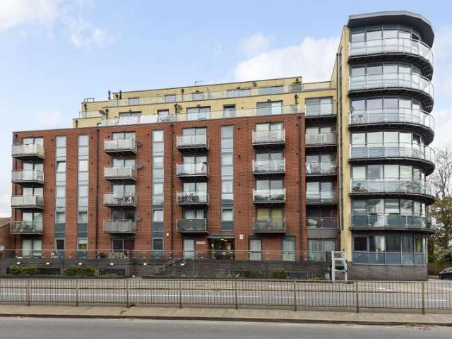 Flat for sale in Slough