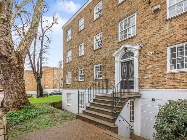 Flat for sale in Highbury, Greater London