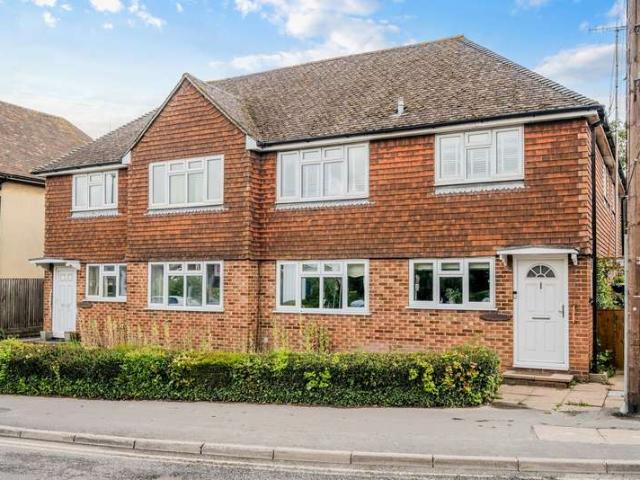 Flat for sale in Hillview, Surrey